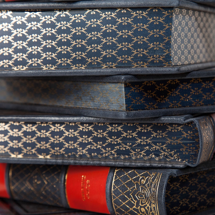 Подарочное издание книги Вечная классика. Библиотека генерального директора в 12 томах в кожаном переплете