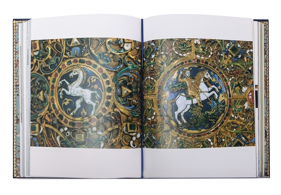 Эксклюзивное издание книги 100 предметов из собрания Российских императоров в кожаном переплете